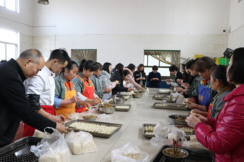 冬至餃子碗，陽(yáng)晨人心暖